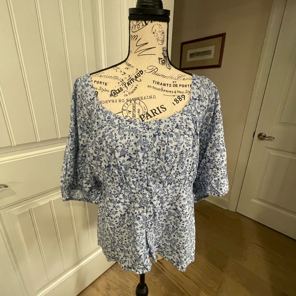 Super cute button down top